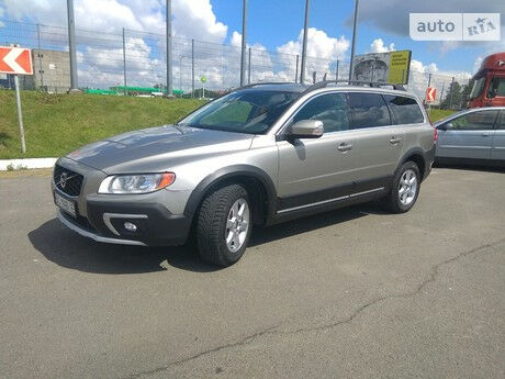 Volvo XC70 2014 року