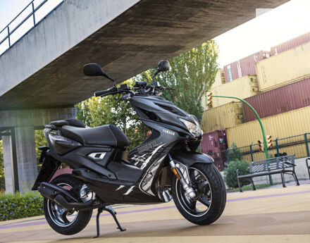 Фото на отзыв с оценкой 5 о Yamaha Aerox 2014 году выпуска от автора "Kapral8441" с текстом: Данный скутер считается самым лучшим, но и самым дорогим. Для него существует просто огромное кол...