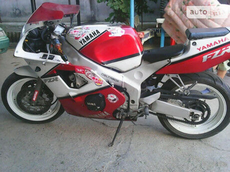Ямаха ФЗР 1990 года Yamaha FZR 1990 года