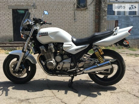 Yamaha XJR 1300 2002 року