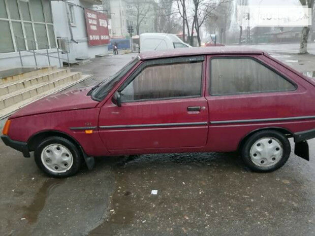 ЗАЗ 1102 Таврия 2004 года