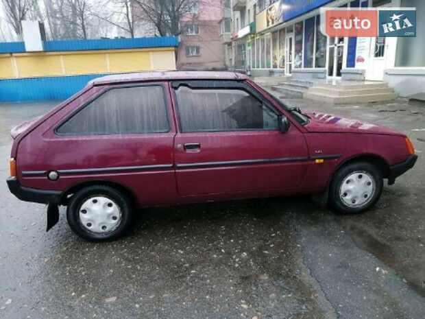 ЗАЗ 1102 Таврия 2004 года