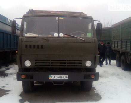 Фото на отзыв с оценкой 4 о КамАЗ 53212 1996 году выпуска от автора "ilja2909344" с текстом: Да грузовик очень вместительный, и удобен в управлении. Да есть кран это позволит погрузить вещи ...