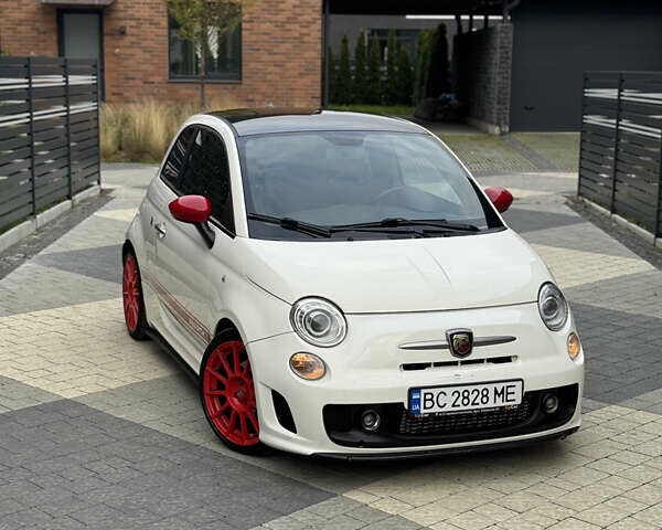 Белый Абарт Fiat 500, объемом двигателя 1.37 л и пробегом 140 тыс. км за 9500 $, фото 1 на Automoto.ua