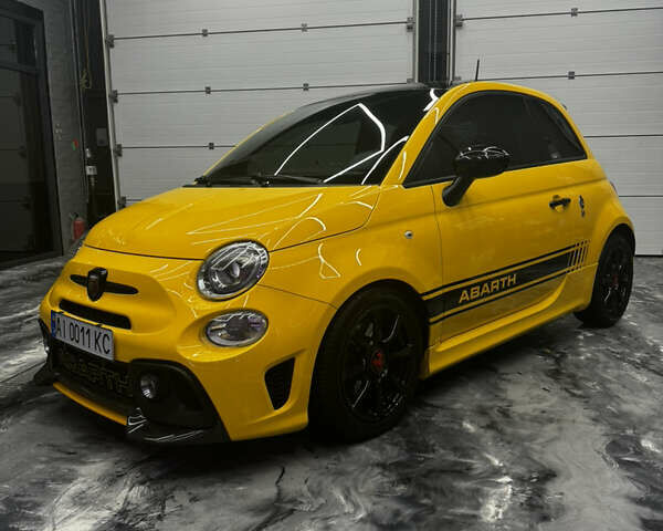 Желтый Абарт Fiat 595, объемом двигателя 1.4 л и пробегом 48 тыс. км за 18999 $, фото 1 на Automoto.ua
