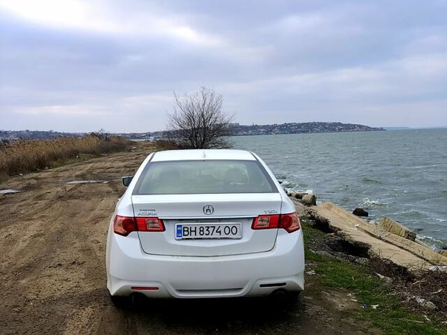 Белый Акура ТСХ, объемом двигателя 2.4 л и пробегом 203 тыс. км за 11500 $, фото 1 на Automoto.ua