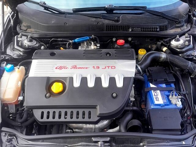 Черный Альфа Ромео 147, объемом двигателя 1.9 л и пробегом 34900 тыс. км за 2200 $, фото 1 на Automoto.ua