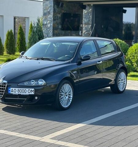 Черный Альфа Ромео 147, объемом двигателя 1.6 л и пробегом 93 тыс. км за 4800 $, фото 1 на Automoto.ua