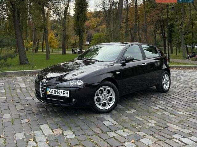 Черный Альфа Ромео 147, объемом двигателя 1.6 л и пробегом 138 тыс. км за 5800 $, фото 1 на Automoto.ua