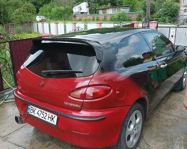 Черный Альфа Ромео 147, объемом двигателя 1.6 л и пробегом 299 тыс. км за 3500 $, фото 1 на Automoto.ua