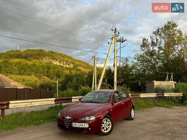 Красный Альфа Ромео 147, объемом двигателя 2 л и пробегом 70 тыс. км за 4555 $, фото 1 на Automoto.ua