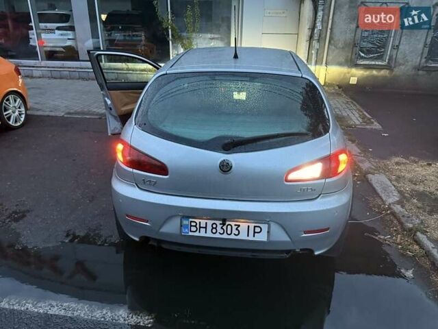 Серый Альфа Ромео 147, объемом двигателя 1.9 л и пробегом 285 тыс. км за 3500 $, фото 1 на Automoto.ua