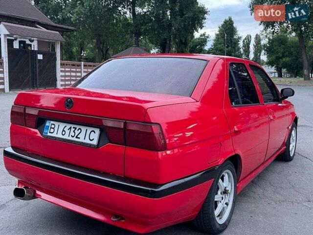 Красный Альфа Ромео 155, объемом двигателя 2 л и пробегом 250 тыс. км за 1000 $, фото 1 на Automoto.ua