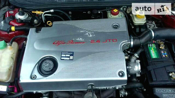 Червоний Альфа Ромео 156, об'ємом двигуна 2.4 л та пробігом 320 тис. км за 1600 $, фото 1 на Automoto.ua