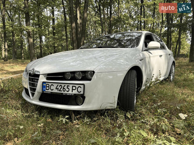 Білий Альфа Ромео 159, об'ємом двигуна 1.9 л та пробігом 103 тис. км за 7650 $, фото 1 на Automoto.ua