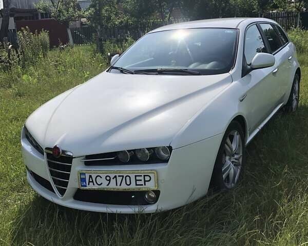 Білий Альфа Ромео 159, об'ємом двигуна 1.9 л та пробігом 245 тис. км за 5800 $, фото 1 на Automoto.ua