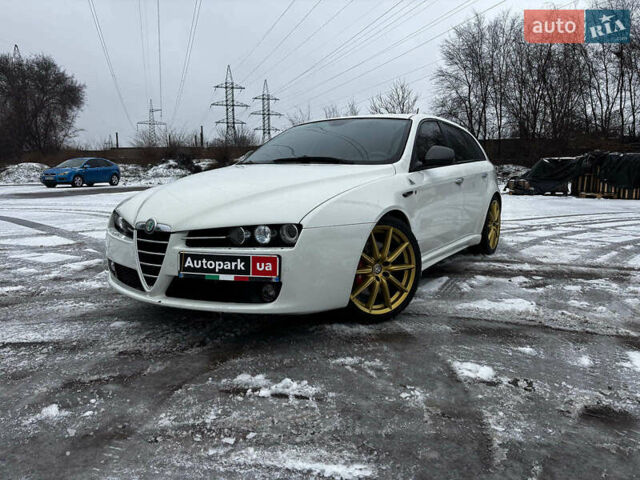 Білий Альфа Ромео 159, об'ємом двигуна 2.4 л та пробігом 216 тис. км за 10590 $, фото 1 на Automoto.ua
