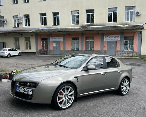 Сірий Альфа Ромео 159, об'ємом двигуна 1.9 л та пробігом 320 тис. км за 6400 $, фото 1 на Automoto.ua