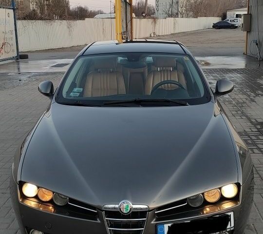 Сірий Альфа Ромео 159, об'ємом двигуна 0 л та пробігом 315 тис. км за 2600 $, фото 1 на Automoto.ua