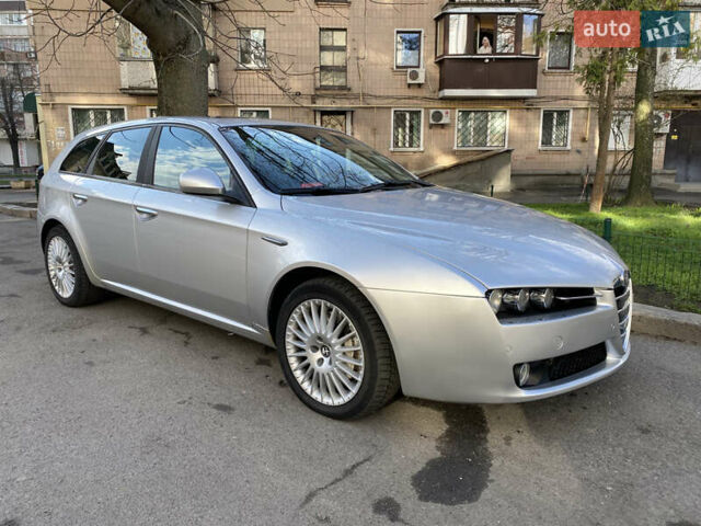 Сірий Альфа Ромео 159, об'ємом двигуна 2.4 л та пробігом 302 тис. км за 6200 $, фото 1 на Automoto.ua