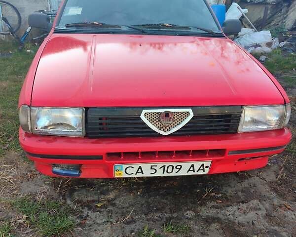 Красный Альфа Ромео 33, объемом двигателя 0.11 л и пробегом 180 тыс. км за 250 $, фото 1 на Automoto.ua