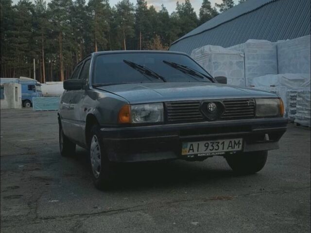 Сірий Альфа Ромео 33, об'ємом двигуна 0 л та пробігом 1000 тис. км за 833 $, фото 1 на Automoto.ua