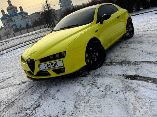 Желтый Альфа Ромео Брера, объемом двигателя 2.4 л и пробегом 18500 тыс. км за 22000 $, фото 1 на Automoto.ua