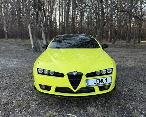 Желтый Альфа Ромео Брера, объемом двигателя 2.4 л и пробегом 185 тыс. км за 20000 $, фото 1 на Automoto.ua