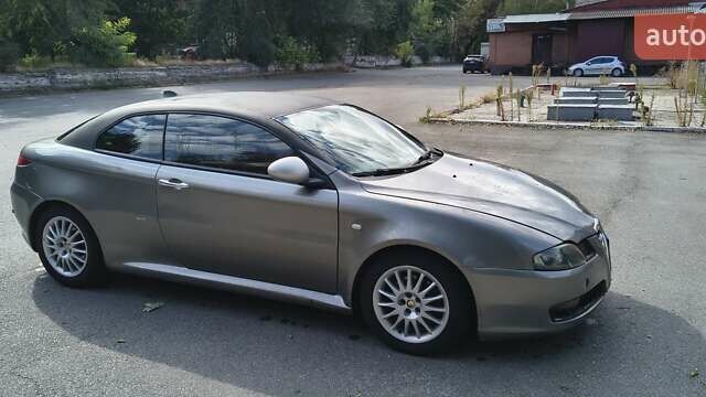 Серый Альфа Ромео ГТ, объемом двигателя 1.91 л и пробегом 268 тыс. км за 3650 $, фото 1 на Automoto.ua