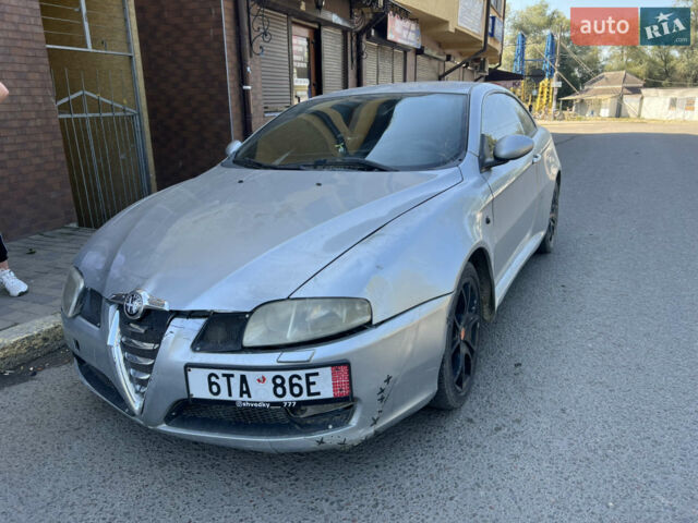 Сірий Альфа Ромео GT, об'ємом двигуна 1.9 л та пробігом 200 тис. км за 1999 $, фото 1 на Automoto.ua