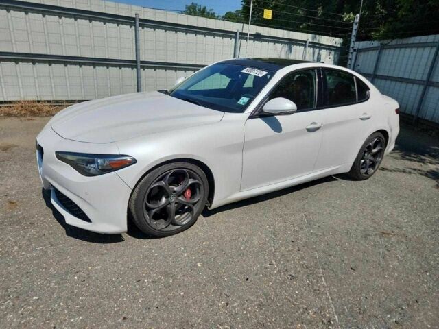 Білий Альфа Ромео Джулія, об'ємом двигуна 2 л та пробігом 95 тис. км за 3800 $, фото 1 на Automoto.ua