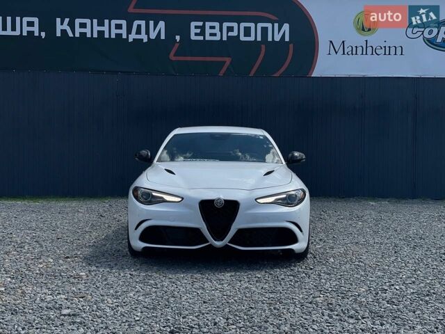 Белый Альфа Ромео Джулия, объемом двигателя 2.89 л и пробегом 48 тыс. км за 45000 $, фото 1 на Automoto.ua