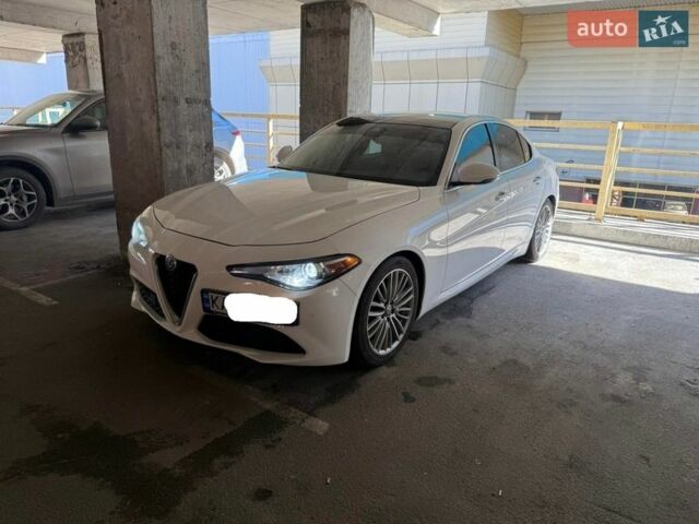 Білий Альфа Ромео Джулія, об'ємом двигуна 2 л та пробігом 87 тис. км за 20500 $, фото 1 на Automoto.ua