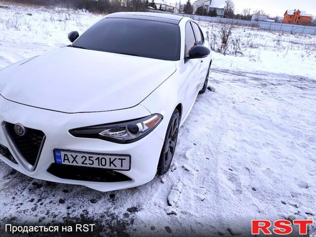 Білий Альфа Ромео Джулія, об'ємом двигуна 2 л та пробігом 88 тис. км за 16000 $, фото 1 на Automoto.ua