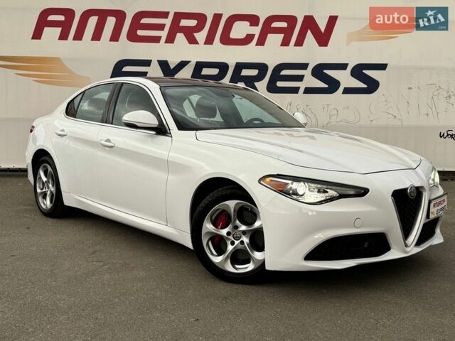 Белый Альфа Ромео Джулия, объемом двигателя 2 л и пробегом 59 тыс. км за 23490 $, фото 1 на Automoto.ua