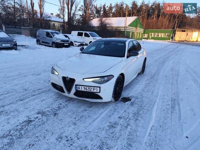 Білий Альфа Ромео Джулія, об'ємом двигуна 2 л та пробігом 87 тис. км за 16700 $, фото 1 на Automoto.ua