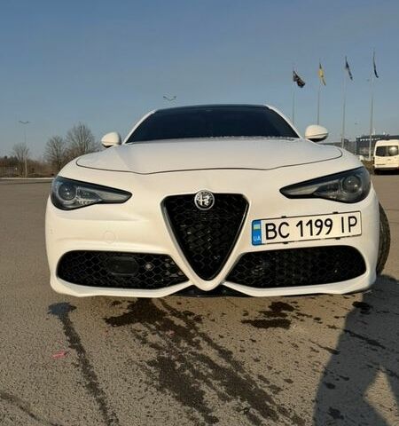 Білий Альфа Ромео Джулія, об'ємом двигуна 2 л та пробігом 89 тис. км за 23000 $, фото 1 на Automoto.ua