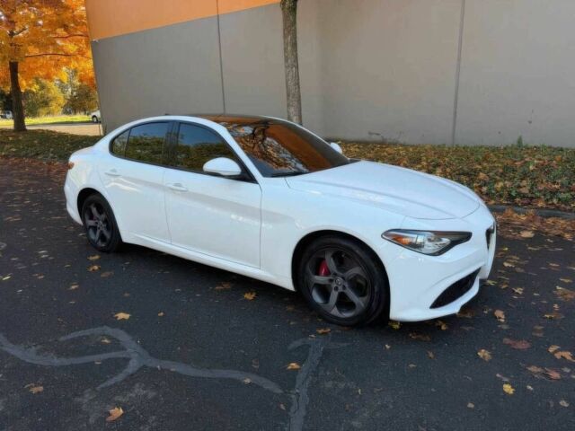 Белый Альфа Ромео Джулия, объемом двигателя 2 л и пробегом 33 тыс. км за 5000 $, фото 1 на Automoto.ua