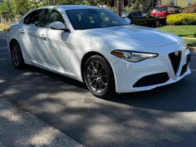 Білий Альфа Ромео Джулія, об'ємом двигуна 2 л та пробігом 40 тис. км за 4900 $, фото 1 на Automoto.ua