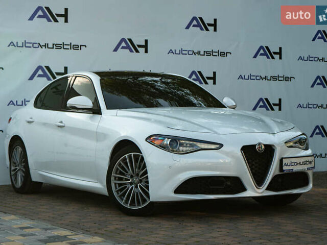 Білий Альфа Ромео Джулія, об'ємом двигуна 2 л та пробігом 43 тис. км за 21999 $, фото 1 на Automoto.ua