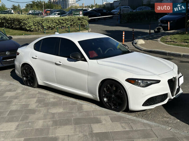 Альфа Ромео Джулия 2019 в Киеве на Automoto.ua Белый Альфа Ромео Джулия, объемом двигателя 2 л и пробегом 80 тыс. км за 19500 $, фото 1 на Automoto.ua