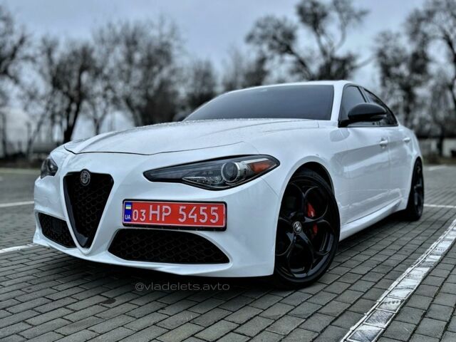 Білий Альфа Ромео Джулія, об'ємом двигуна 2 л та пробігом 109 тис. км за 19999 $, фото 1 на Automoto.ua