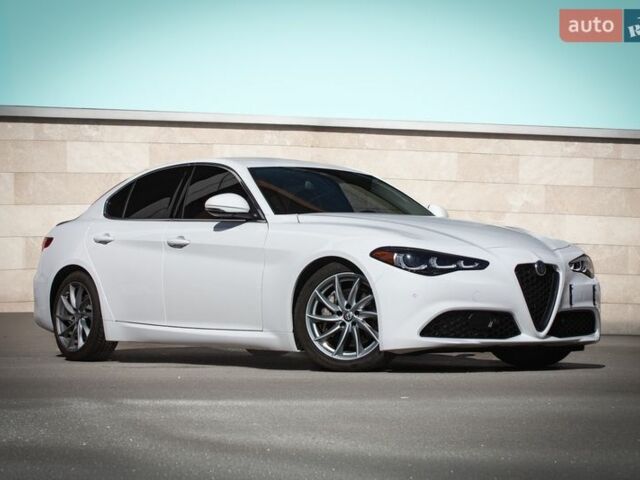 Белый Альфа Ромео Джулия, объемом двигателя 2 л и пробегом 82 тыс. км за 23800 $, фото 1 на Automoto.ua