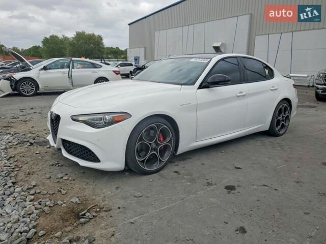 Білий Альфа Ромео Джулія, об'ємом двигуна 2 л та пробігом 56 тис. км за 7000 $, фото 1 на Automoto.ua