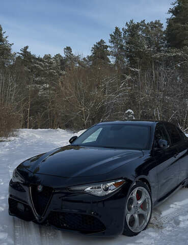 Черный Альфа Ромео Джулия, объемом двигателя 2 л и пробегом 114 тыс. км за 18700 $, фото 1 на Automoto.ua