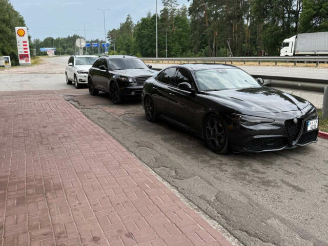 Чорний Альфа Ромео Джулія, об'ємом двигуна 2 л та пробігом 110 тис. км за 21500 $, фото 1 на Automoto.ua