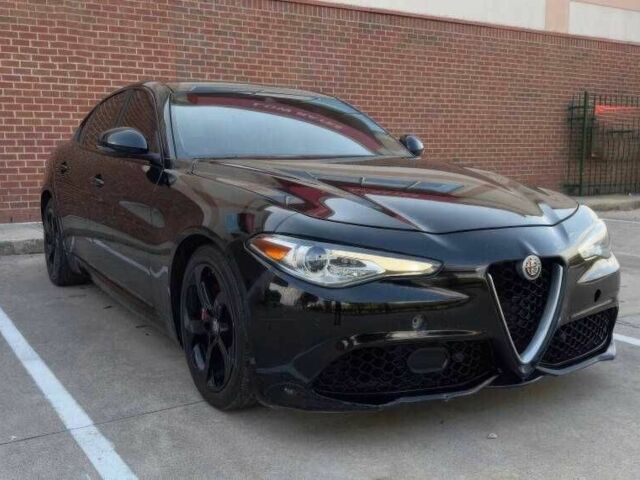 Чорний Альфа Ромео Джулія, об'ємом двигуна 2 л та пробігом 89 тис. км за 10700 $, фото 1 на Automoto.ua