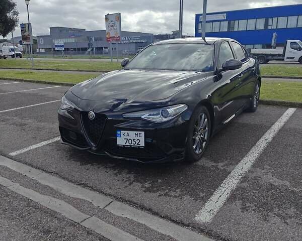 Черный Альфа Ромео Джулия, объемом двигателя 2 л и пробегом 79 тыс. км за 18412 $, фото 1 на Automoto.ua