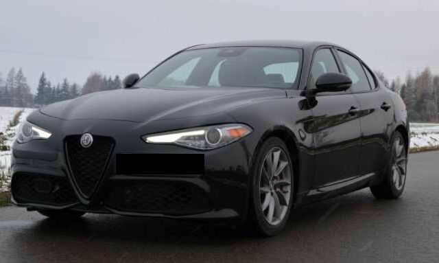 Черный Альфа Ромео Джулия, объемом двигателя 2 л и пробегом 11 тыс. км за 17000 $, фото 1 на Automoto.ua