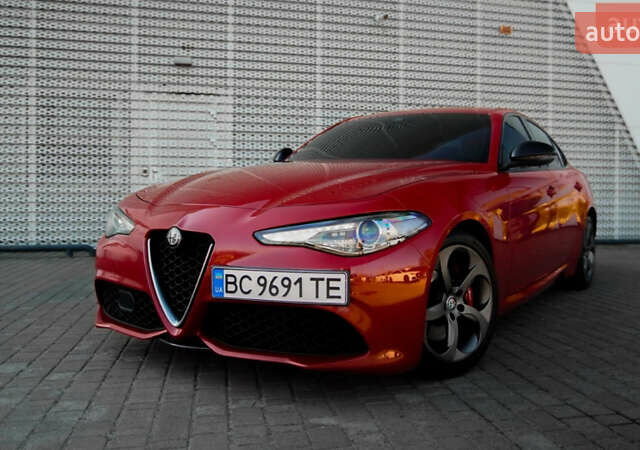 Красный Альфа Ромео Джулия, объемом двигателя 2 л и пробегом 145 тыс. км за 19700 $, фото 1 на Automoto.ua